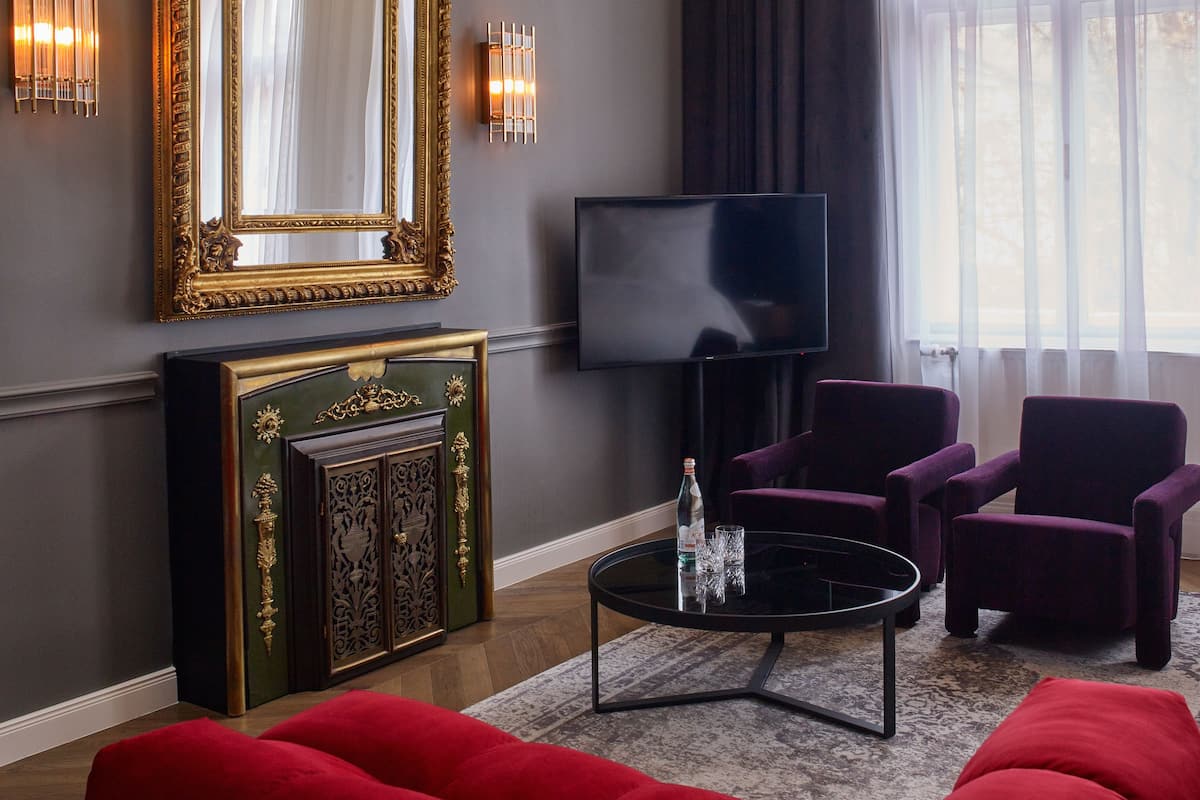 Panorama suite, 1 kingsize bed, uitzicht op park | Luxe beddengoed, pillowtop-bedden, een minibar, een kluis op de kamer