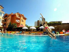 Outdoor pool - Salena Beach Hotel (Primorsko)