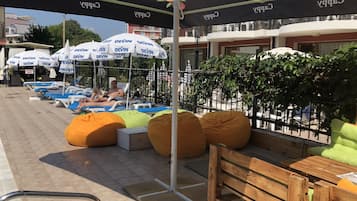 Bar à beira da piscina