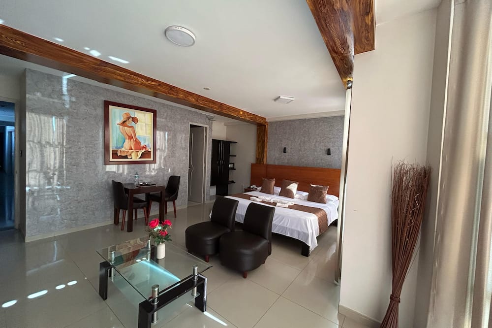 Aura Hotel