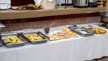 Free daily buffet breakfast