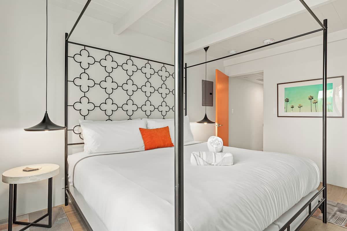 2-BR Premier ADA | Premium bedding, down comforters, pillowtop beds, in-room safe