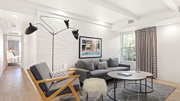 1-BR Deluxe 6 | Living area | 42-inch Smart TV with cable channels, TV