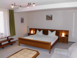 Double Room | Free WiFi, bed sheets