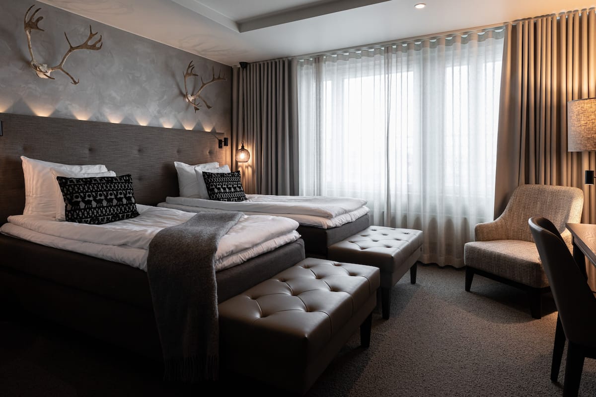 Literie de qualité supérieure, matelas mémoire de forme, minibar