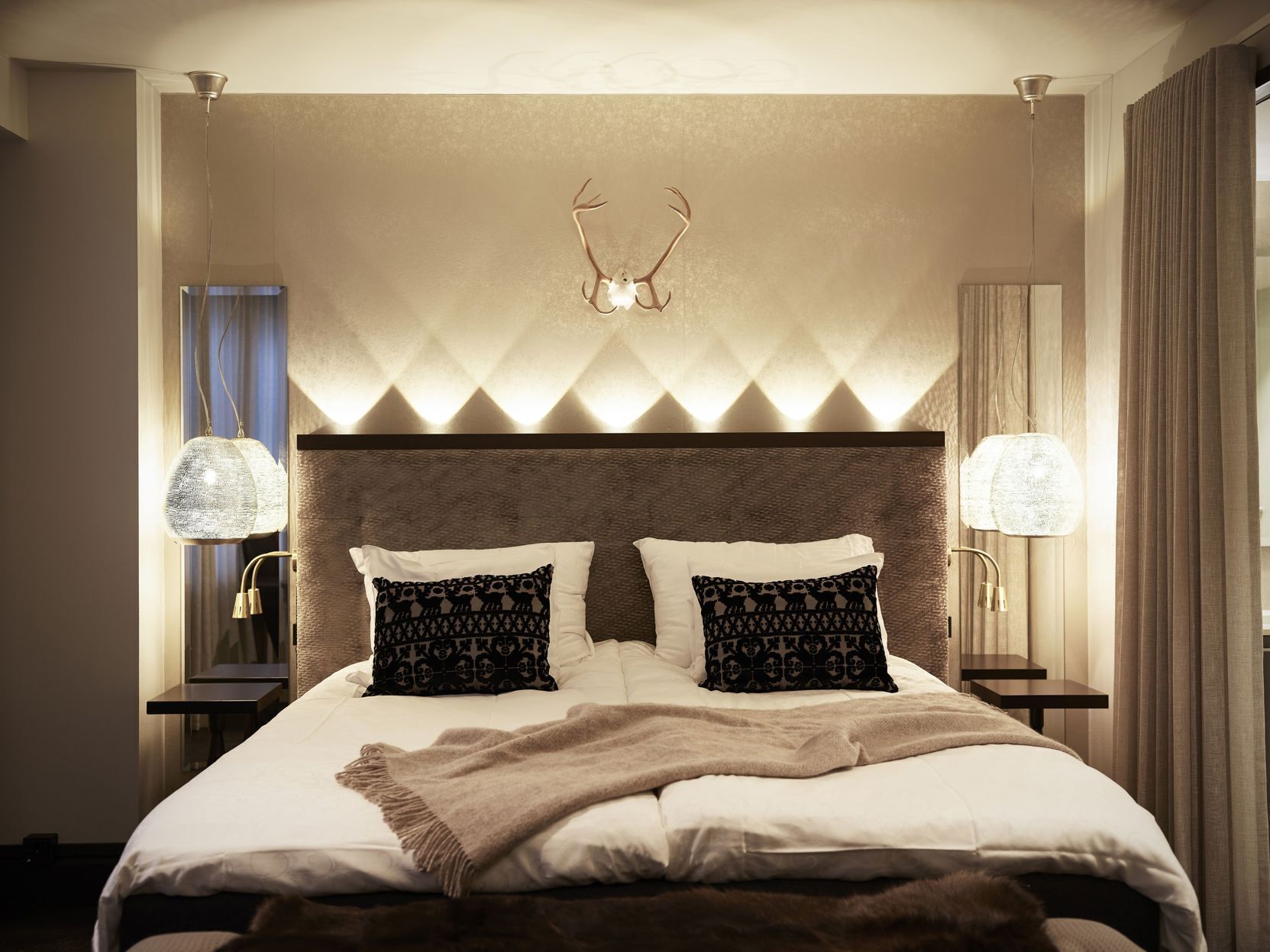 Peralatan tempat tidur premium, busa memori, bar mini 
