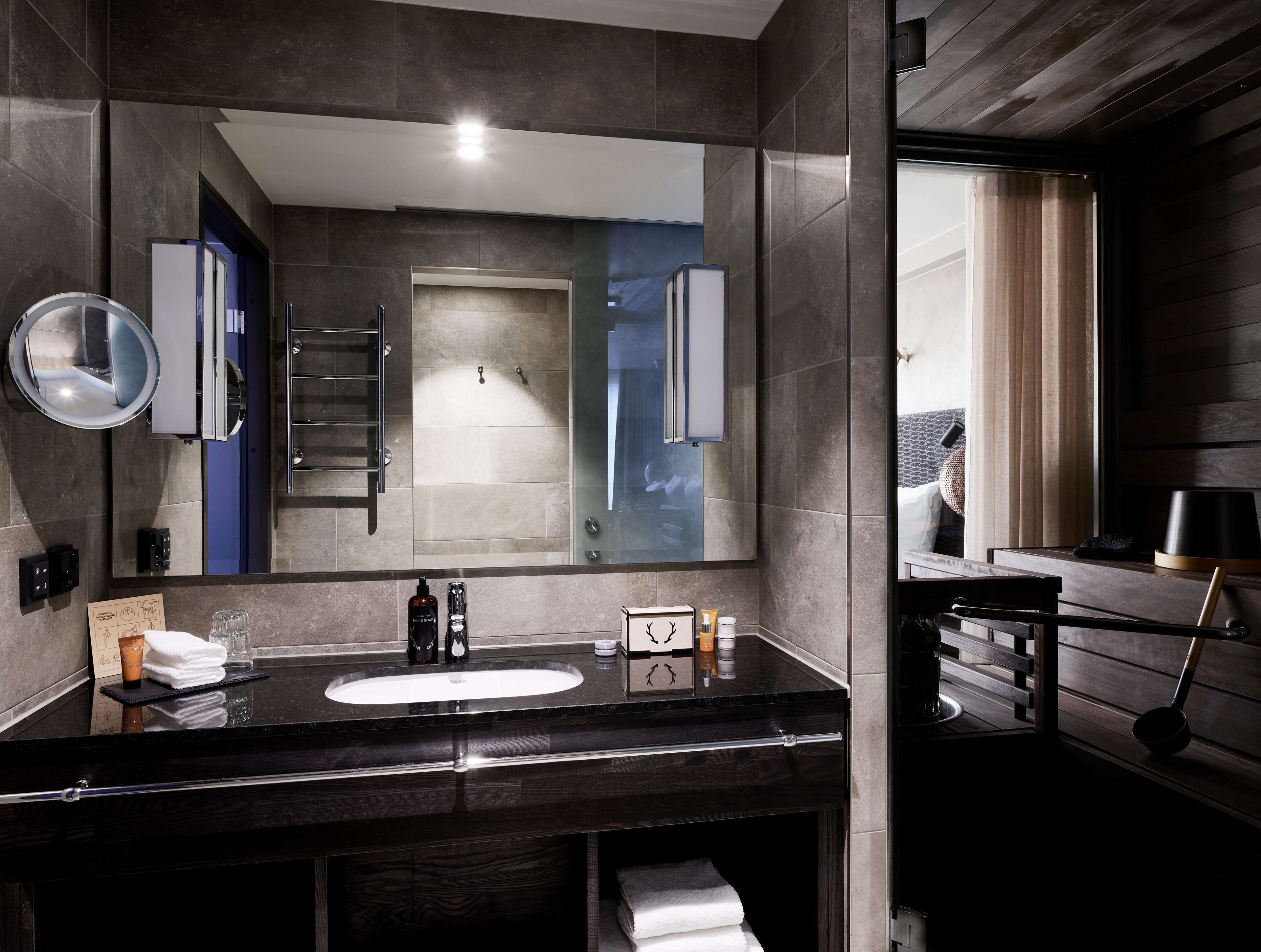 1 bedroom, premium bedding, memory-foam beds, minibar