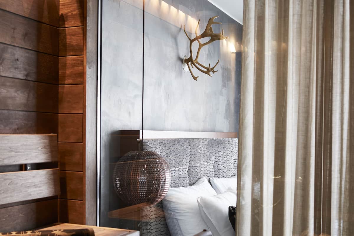 Mystique Deluxe Sauna Double | Bathroom | Hair dryer, slippers, bidet, heated floors (bathroom)