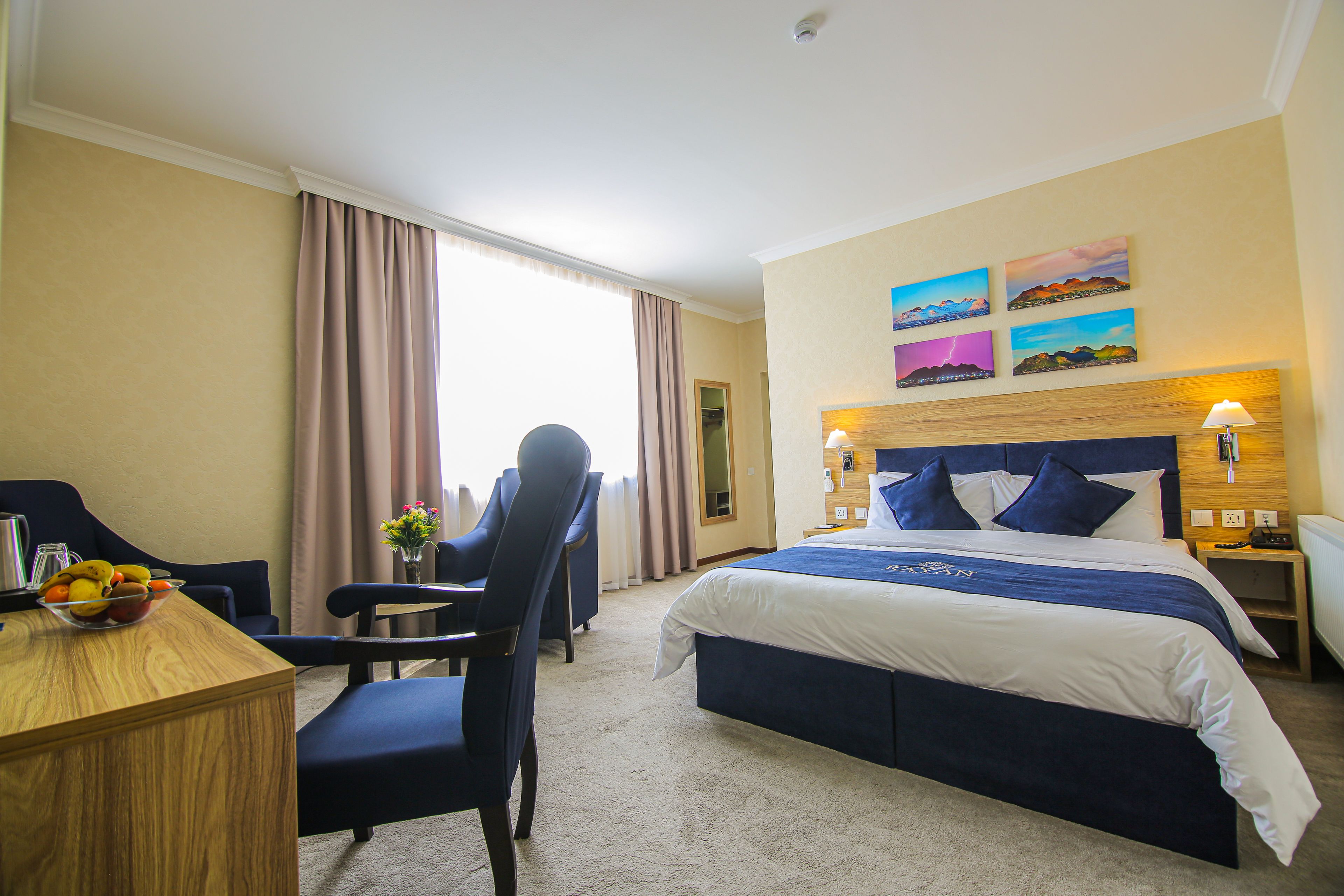 Business Double Room | Minibar, in-room safe, desk, blackout drapes