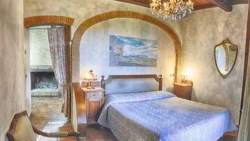 Double Room | Individually decorated, individually furnished, laptop workspace