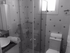 Cottage | Salle de bain | Sèche-cheveux, serviettes fournies