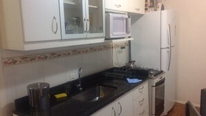 平房 | 私人小型廚房 | 電冰箱、微波爐、烤箱、鍋具/餐盤/廚房用品