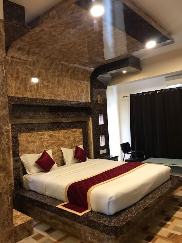 Individually decorated, individually furnished, free WiFi, bed sheets