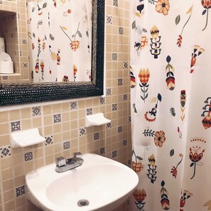 Bathroom sink - Casa Cinco De Mayo (San Miguel de Allende)