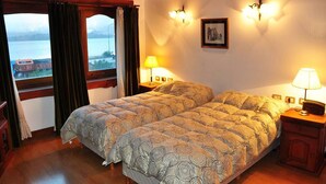 Twin Room, Shared Bathroom | Cribs (free), bed sheets
