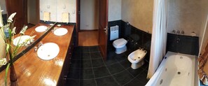 Bruser, bidet, håndklæder
