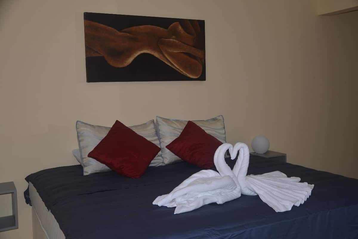 Suite estudio Confort | Cortinas blackout, wifi gratis, decoración personalizada y ropa de cama