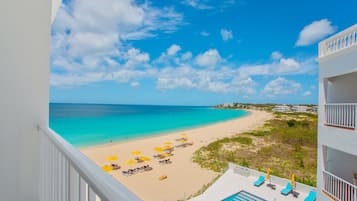 Standard Studio, 1 King Bed, Non Smoking, Kitchen | Beach/ocean view