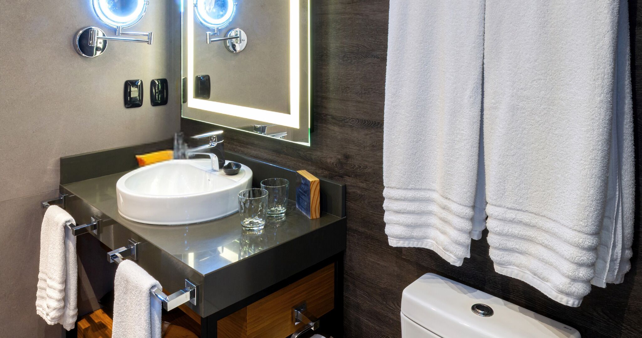 superior suite, 1 double bed with sofa bed | bathroom | shower, free toiletries, hair dryer, bathrobes