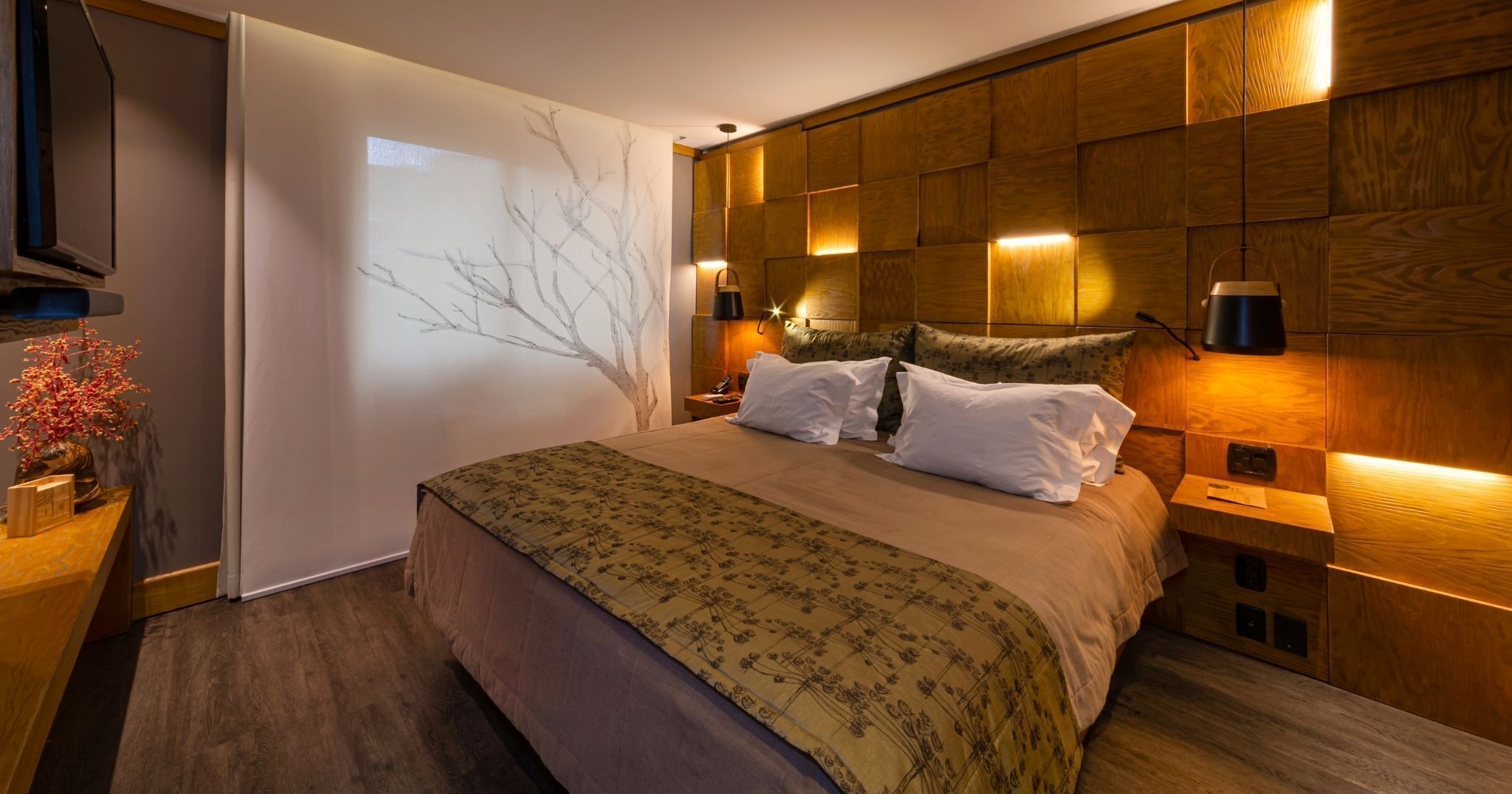 superior suite, 1 double bed with sofa bed | 1 bedroom, free minibar, in-room safe, individually decorated