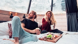 غرفة رباعية بتصميم مميز - عدة أسرّة | 1 غرفة نوم وأغطية فراش متميزة ومساحة عمل للكمبيوتر المحمول وستائر تعتيم