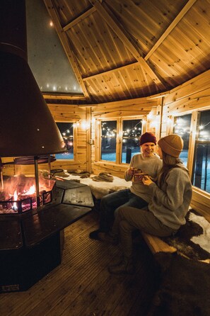 Courtyard - Pyhä Igloos (Pelkosenniemi)