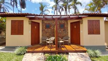 Chalé superior, 1 cama de casal e sofá-cama | Frigobar, individualmente decorados, escrivaninha, cortinas blackout