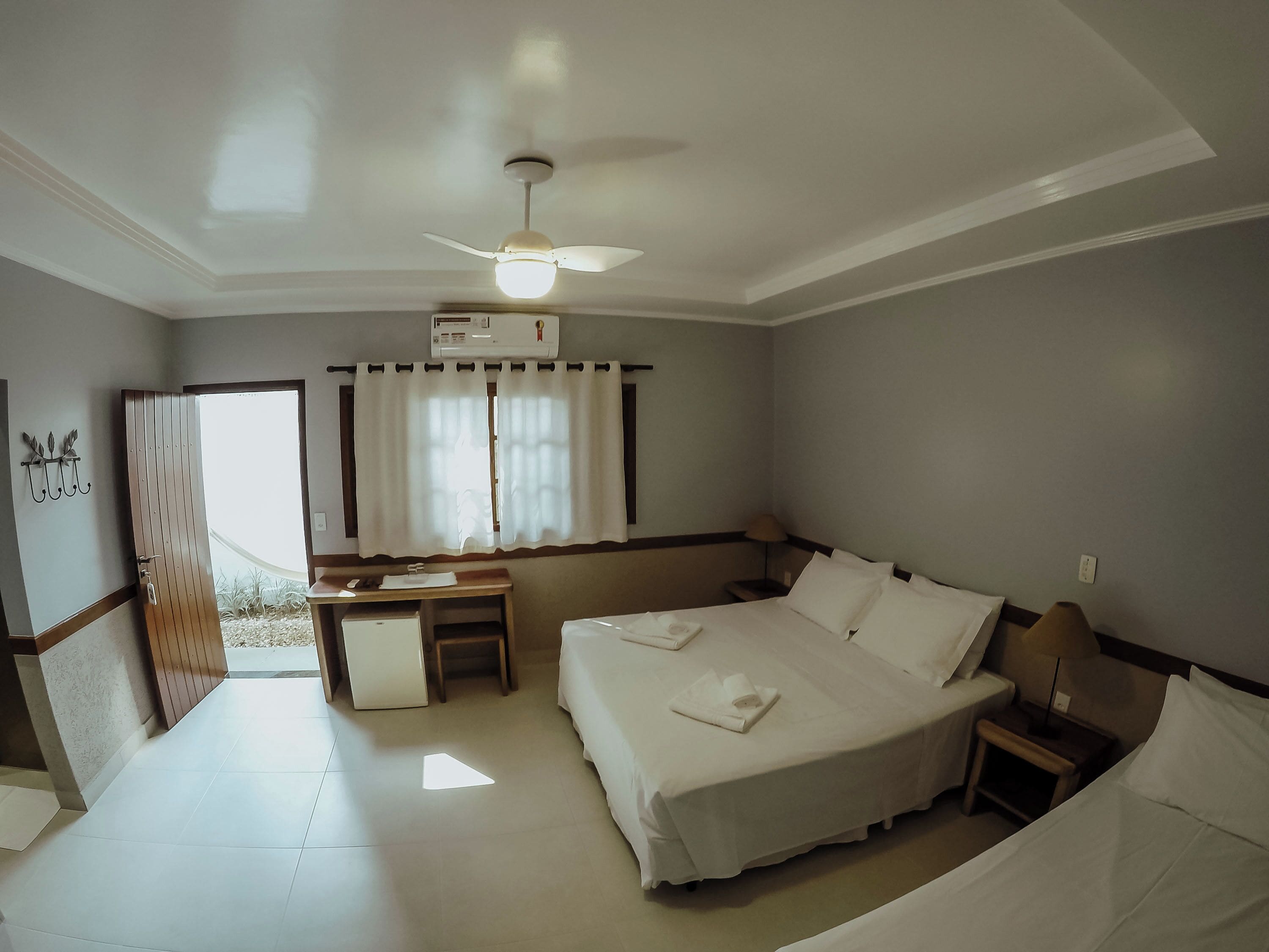 迷你吧、特色装修、办公桌、遮光窗帘