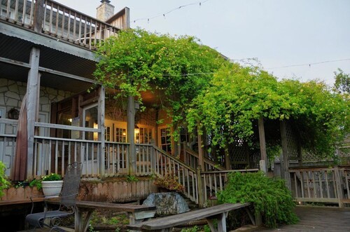  Equinox Inn at Canyon Lake