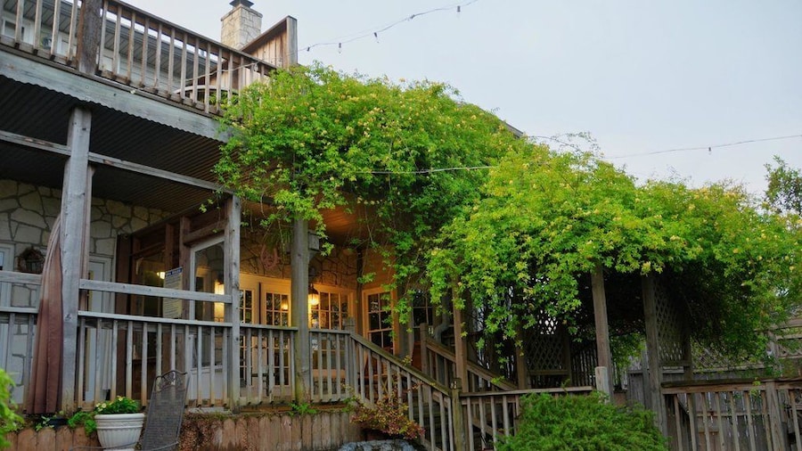 Equinox Inn at Canyon Lake