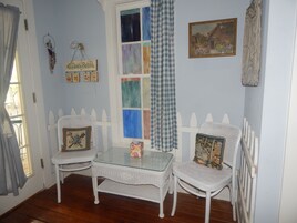 Garden Room | Egyptian cotton sheets, premium bedding, pillowtop beds, blackout drapes