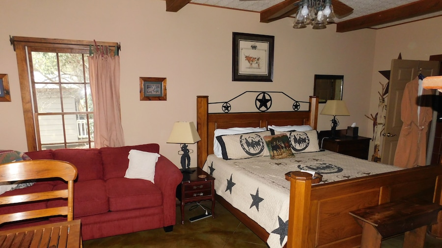 Equinox Inn at Canyon Lake
