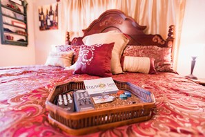 Egyptian cotton sheets, premium bedding, pillow-top beds -  Equinox Inn at Canyon Lake (Canyon Lake)