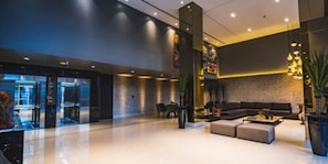 Área de estar no saguão