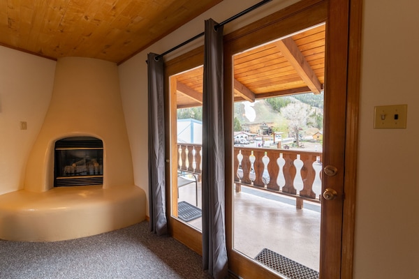 Honeymoon Studio, 1 Bedroom | Egyptian cotton sheets, premium bedding, in-room safe