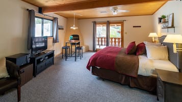 Honeymoon Studio, 1 Bedroom | Egyptian cotton sheets, premium bedding, in-room safe