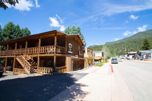 Exterior - Sitzmark Sports (Red River)