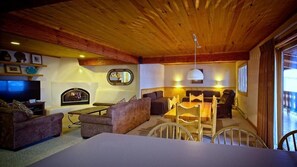 Dining - Sitzmark Sports (Red River)