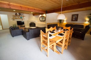 Dining - Sitzmark Sports (Red River)