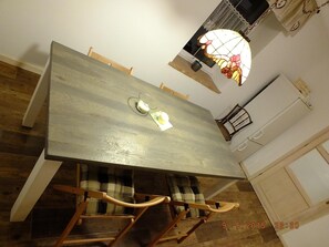 Nevera en la zona común y microondas en la zona común