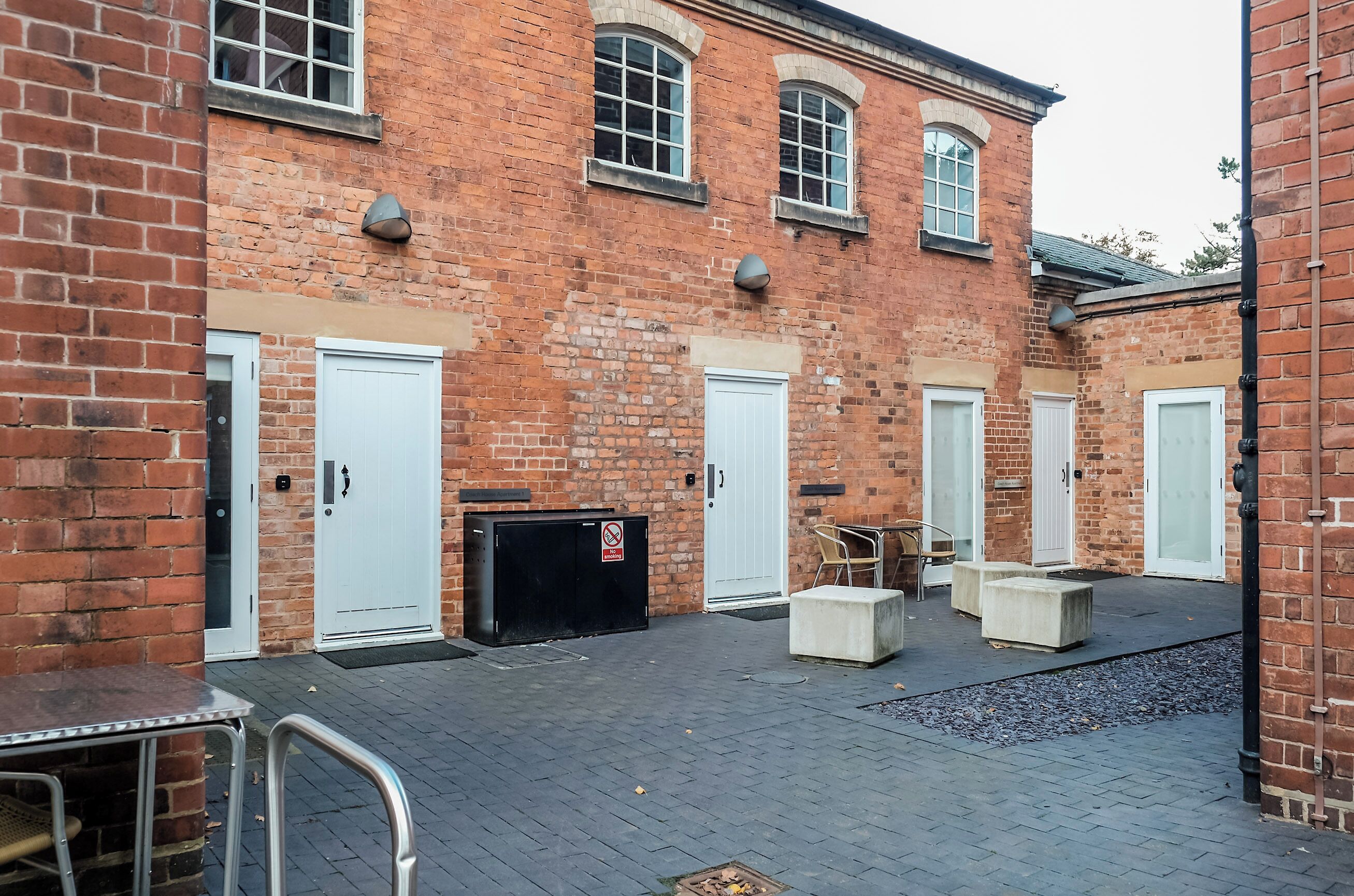 apartment (serviced) | hypo-allergenic bedding, in-room safe, individually decorated, desk