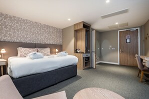 Premium bedding, in-room safe, individually decorated, desk - Edgbaston Park Hotel Birmingham (Birmingham)