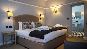 Deluxe Double Room | Premium bedding, in-room safe, individually decorated, desk