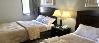 紐波特紐斯/傑佛遜大道皇宮套房飯店