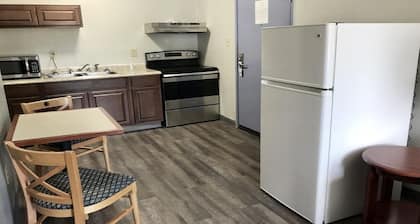 Palace Inn & Suites - Newport News/Jefferson Ave