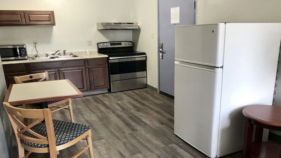 Palace Inn & Suites - Newport News/Jefferson Ave