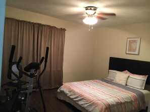 Family House, 4 Bedrooms - Alleyne's Place (Hitchcock)