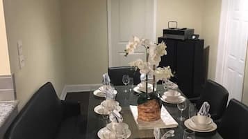 Casa familiar, 4 habitaciones | Servicio a la habitación