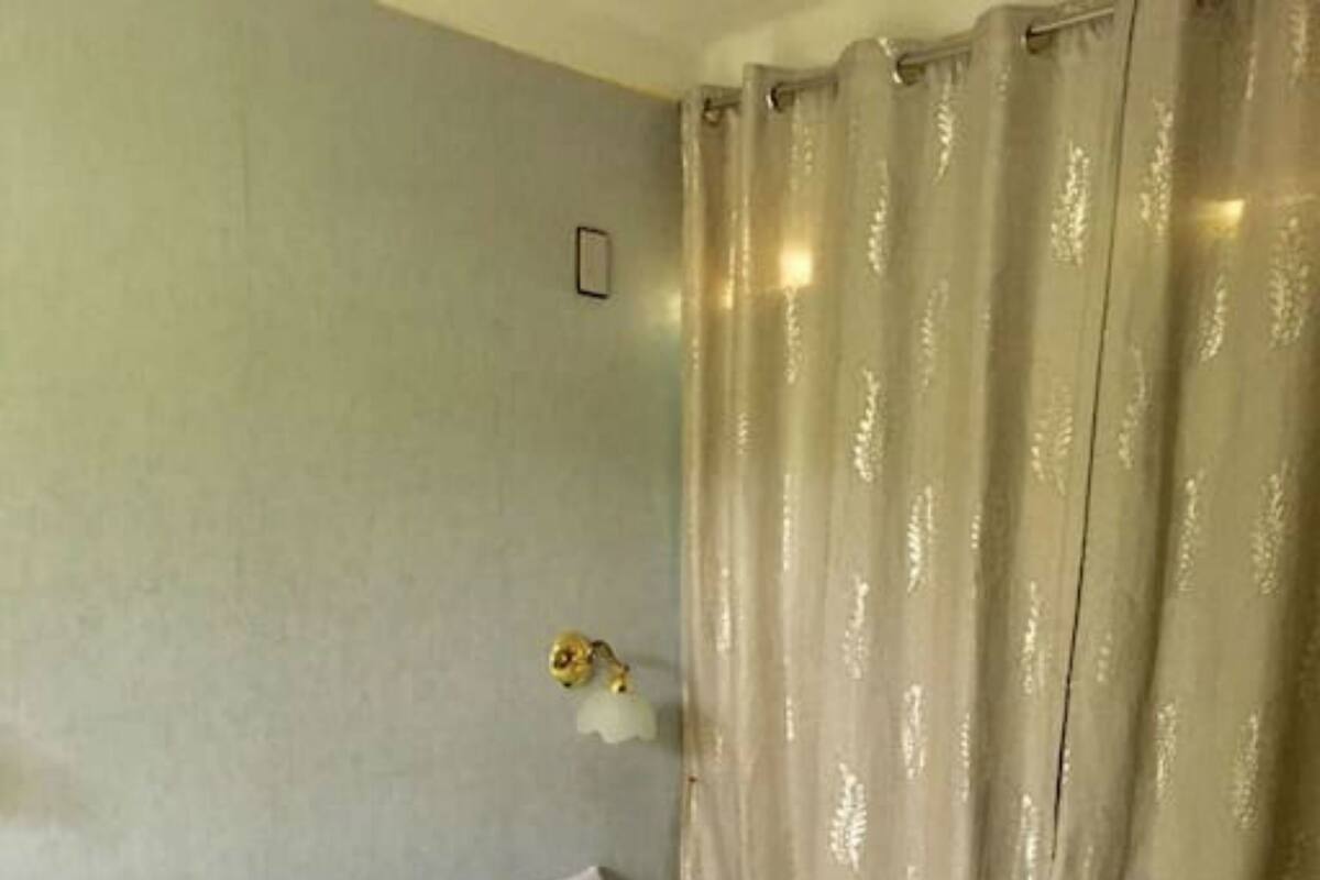 Comfort Double Room, 1 Bedroom, Non Smoking | Minibar, in-room safe, individually decorated, individually furnished