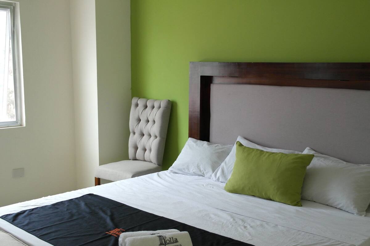 Quarto casal | Escrivaninha, Wi-Fi de cortesia, roupa de cama